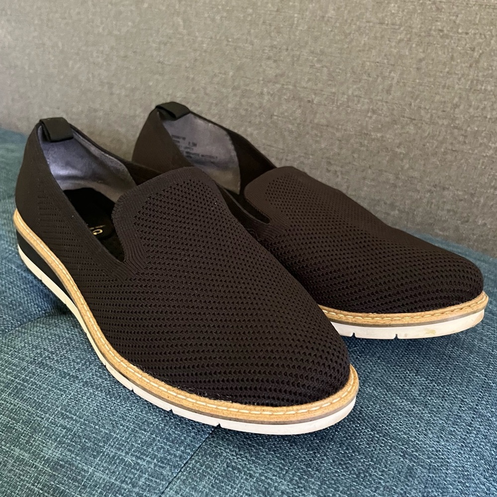 Kelly & Katie Black Slip-On Knit Loafers with Tan Accent
